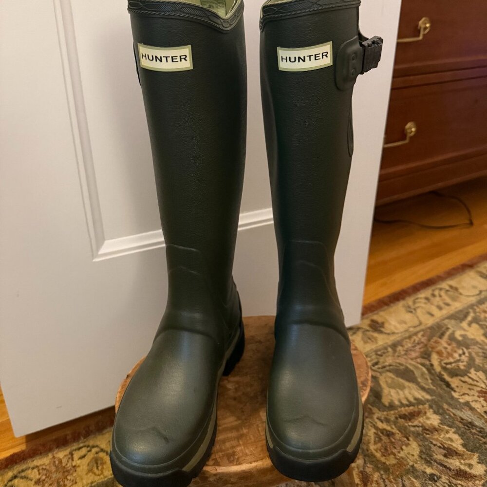 Never worn HUNTER rain boots - size 6 - green
